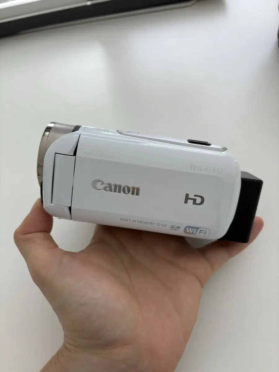 【美品】Canon　iVIS HF R800　ホワイト　SDカード付き 美品】Canon iVIS HF R800 ホワイト SDカード付き Canon iVIS HF